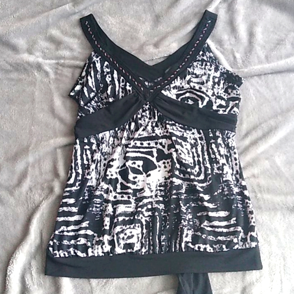Black & white print top